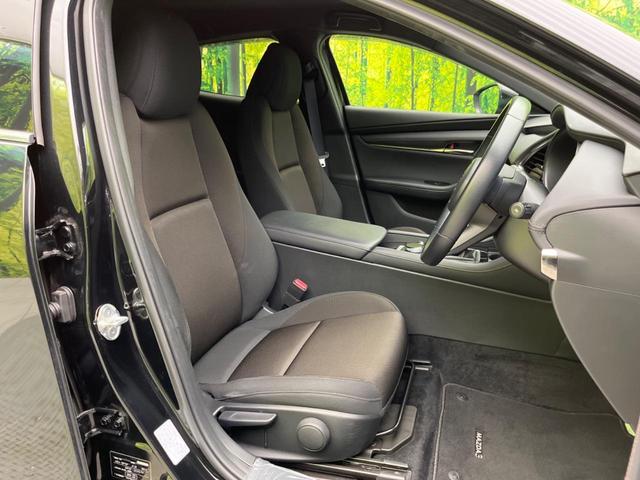 MAZDA3ファストバック 15Sツーリング 純正SDナビ 全周囲カメラ 衝突被害軽減システム レーダークルーズ 禁煙車 コーナーセンサー スマートキー LEDヘッド ビルトインETC オートハイビーム 車線逸脱警報 オートライト(8枚目)