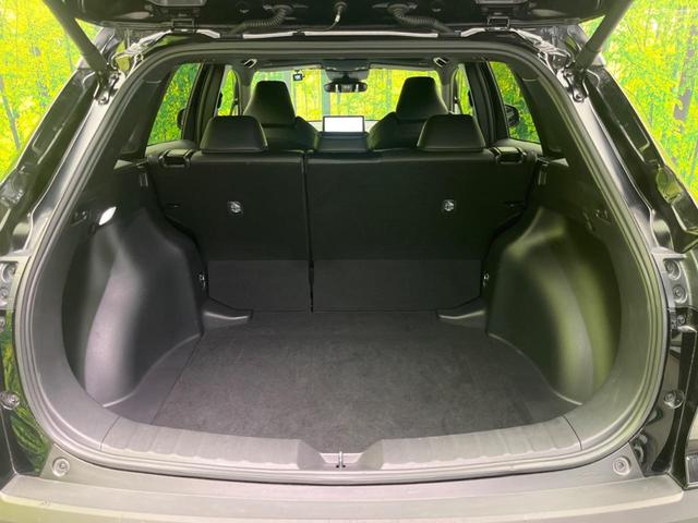 カローラクロス ハイブリッド　Ｚ　パノラマルーフ　禁煙車　純正１０．５インチディスプレイオーディオ　全周囲カメラ　セーフティセンス　レーダークルーズコントロール　ＬＥＤヘッドライト　パワーバックドア　前席シートヒーター（10枚目）