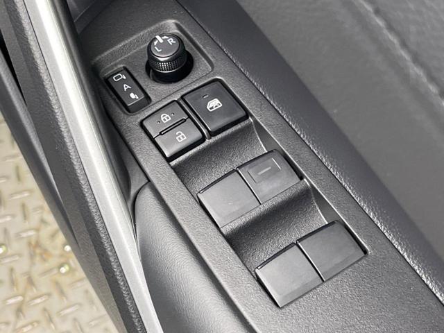 カローラクロス ハイブリッド　Ｚ　パノラマルーフ　禁煙車　純正１０．５インチディスプレイオーディオ　全周囲カメラ　セーフティセンス　レーダークルーズコントロール　ＬＥＤヘッドライト　パワーバックドア　前席シートヒーター（30枚目）