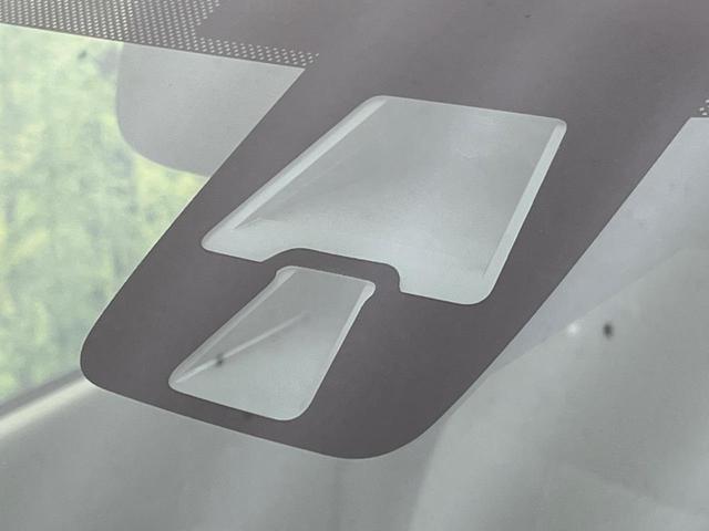 【インテリジェントエマージェンシーブレーキ】フロントカメラで前方の車両や歩行者を検知。衝突しそうな時は衝突被害軽減ブレーキが作動、衝突回避をサポート。より安全にドライブをお楽しみいただけます。