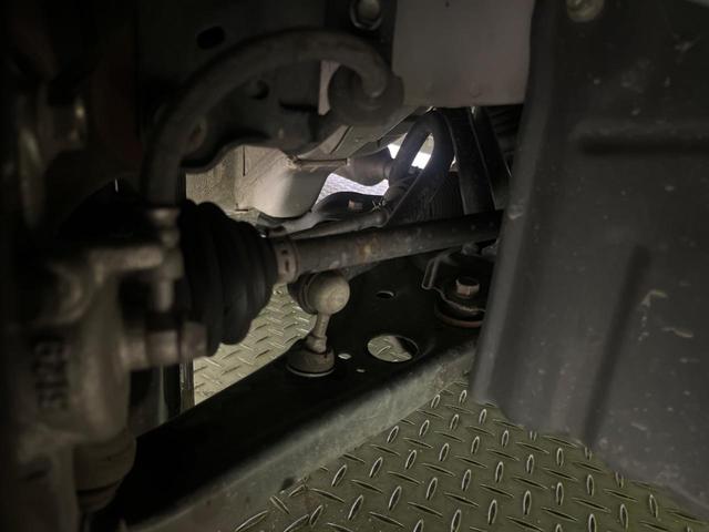 お車を安心してお乗りいただく為には、足回りの定期点検が欠かせません。サービスサポート（有償保証）では無料点検もご提供しており、安心のカーライフをお過ごしいただけるサポート体制が整っています。