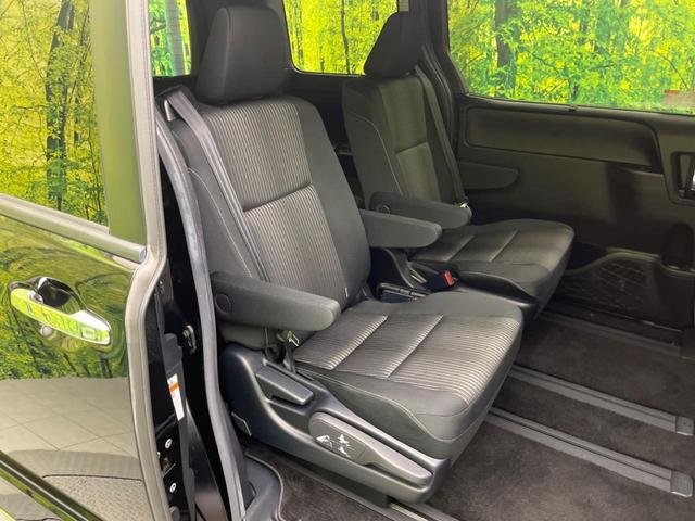 後部座席も気になるようなキズ・汚れやへたり等、大きなダメージはなく、良好な状態です。