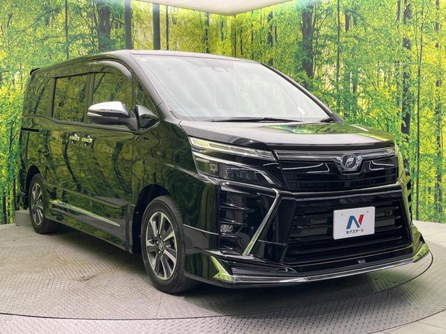 高透明度のガラス皮膜で撥水はもちろん、上質なツヤ・光沢を実現。紫外線や酸性雨から大切な愛車を保護し、色あせ・劣化を防止。「弾スプラッシュコート」、「弾プリミッサコート」からお選びいただけます。