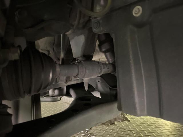 お車を安心してお乗りいただく為には、足回りの定期点検が欠かせません。サービスサポート（有償保証）では無料点検もご提供しており、安心のカーライフをお過ごしいただけるサポート体制が整っています。