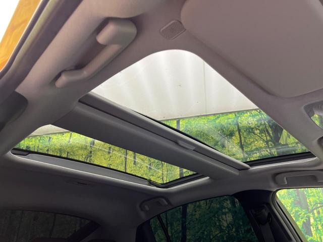 【パノラマルーフ】大型のガラスルーフ搭載で車内の解放感が一気にアップ！開放的なドライブをお楽しみいただけます。