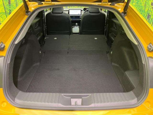 【パワーバックドア】スマートキーや運転席のボタンを押すだけでリアゲートが自動で開閉します！荷物を持っている時や、高い位置にあるバックドアを閉める際に便利な機能です♪