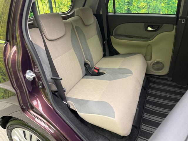 後部座席も気になるようなキズ・汚れやへたり等、大きなダメージはなく、良好な状態です。