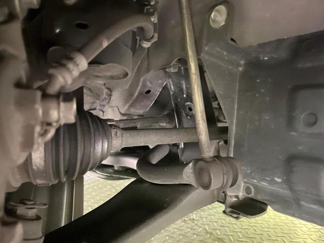 お車を安心してお乗りいただく為には、足回りの定期点検が欠かせません。サービスサポート（有償保証）では無料点検もご提供しており、安心のカーライフをお過ごしいただけるサポート体制が整っています。