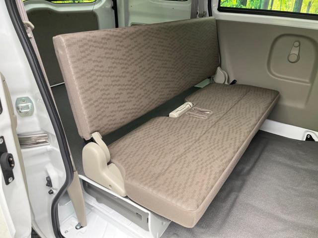 後部座席も気になるようなキズ・汚れやへたり等、大きなダメージはなく、良好な状態です。