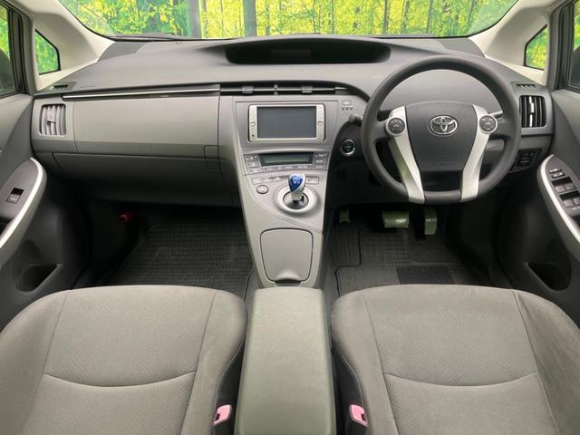 プリウス Ｌ　禁煙車　純正ナビ　スマートキー　電動格納ミラー　オートエアコン　純正１５インチアルミホイール　ステアリングスイッチ　電動格納ミラー　地デジ　ヘッドライトレベライザー（2枚目）