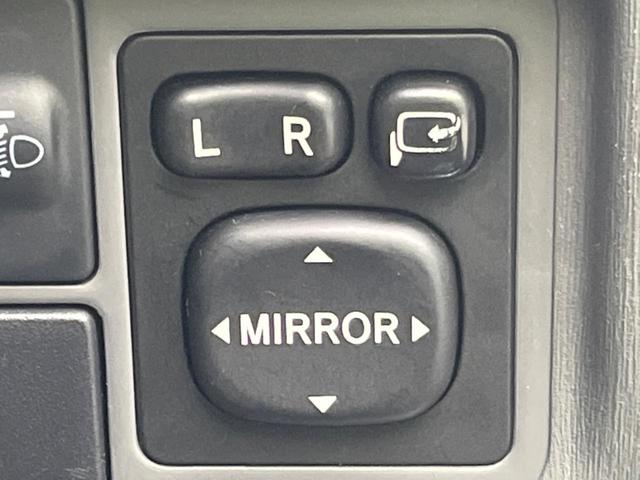 プリウス Ｌ　禁煙車　純正ナビ　スマートキー　電動格納ミラー　オートエアコン　純正１５インチアルミホイール　ステアリングスイッチ　電動格納ミラー　地デジ　ヘッドライトレベライザー（6枚目）