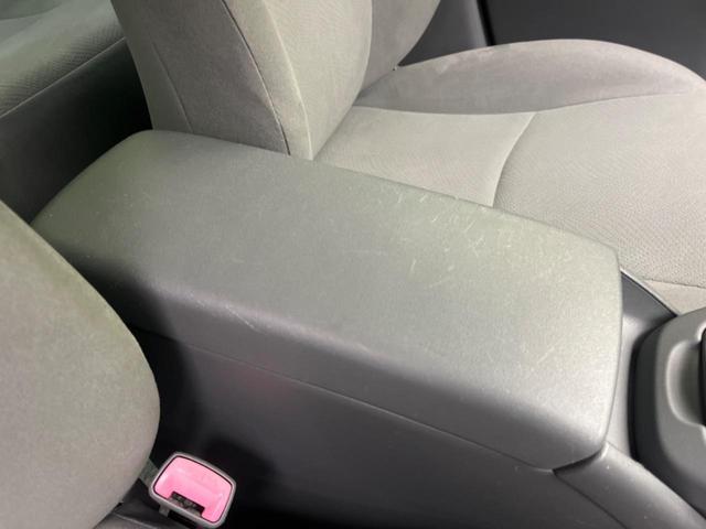 プリウス Ｌ　禁煙車　純正ナビ　スマートキー　電動格納ミラー　オートエアコン　純正１５インチアルミホイール　ステアリングスイッチ　電動格納ミラー　地デジ　ヘッドライトレベライザー（7枚目）