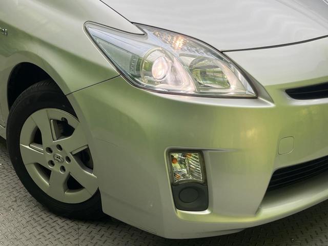 プリウス Ｌ　禁煙車　純正ナビ　スマートキー　電動格納ミラー　オートエアコン　純正１５インチアルミホイール　ステアリングスイッチ　電動格納ミラー　地デジ　ヘッドライトレベライザー（12枚目）