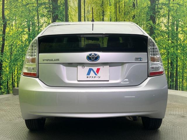 プリウス Ｌ　禁煙車　純正ナビ　スマートキー　電動格納ミラー　オートエアコン　純正１５インチアルミホイール　ステアリングスイッチ　電動格納ミラー　地デジ　ヘッドライトレベライザー（15枚目）