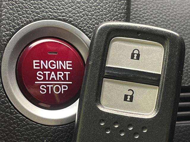 フィット 13G・Fパッケージ ファインエディション 禁煙車 純正ナビ バックカメラ ETC スマートキー オートエアコン アイドリングストップ 電動格納ミラー アームレスト 14インチアルミホイール(6枚目)