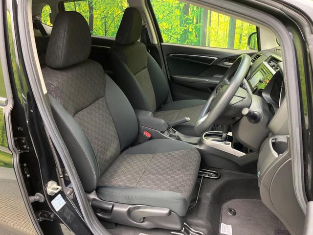 フィット 13G・Fパッケージ ファインエディション 禁煙車 純正ナビ バックカメラ ETC スマートキー オートエアコン アイドリングストップ 電動格納ミラー アームレスト 14インチアルミホイール(8枚目)