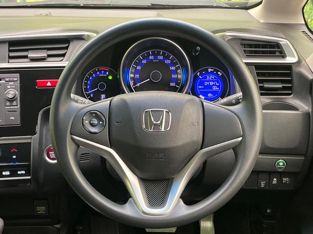 フィット 13G・Fパッケージ ファインエディション 禁煙車 純正ナビ バックカメラ ETC スマートキー オートエアコン アイドリングストップ 電動格納ミラー アームレスト 14インチアルミホイール(11枚目)