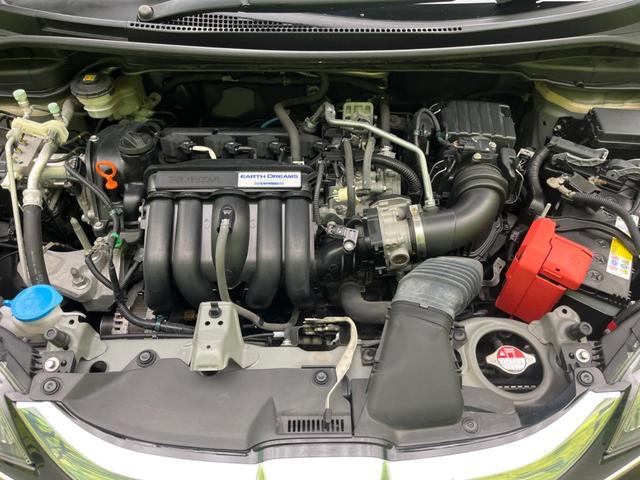 フィット 13G・Fパッケージ ファインエディション 禁煙車 純正ナビ バックカメラ ETC スマートキー オートエアコン アイドリングストップ 電動格納ミラー アームレスト 14インチアルミホイール(18枚目)