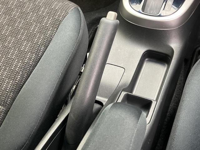 フィット 13G・Fパッケージ ファインエディション 禁煙車 純正ナビ バックカメラ ETC スマートキー オートエアコン アイドリングストップ 電動格納ミラー アームレスト 14インチアルミホイール(44枚目)