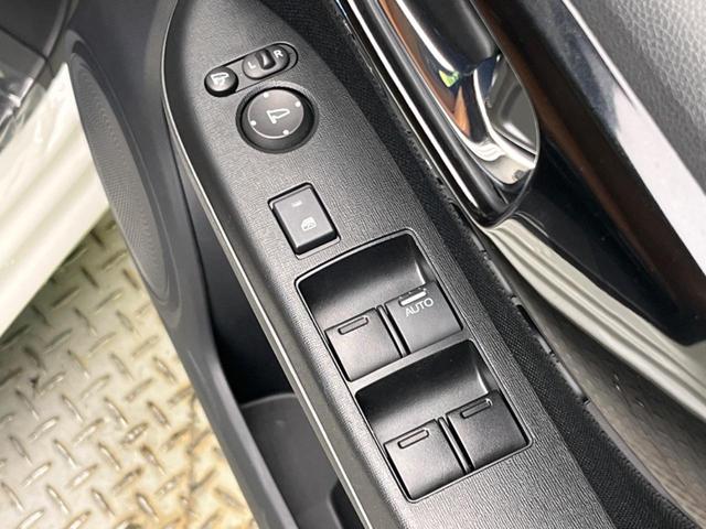 Ｎ－ＯＮＥ プレミアムツアラーＳＳネオクラシックレーサーパッケジ　純正ナビ　バックカメラ　衝突被害軽減装置　禁煙車　ドラレコ　スマートキー　ＨＩＤヘッド　ビルドインＥＴＣ　クルコン　純正１５インチアルミ　オートエアコン　Ｂｌｕｅｔｏｏｔｈ　ＣＤ（33枚目）