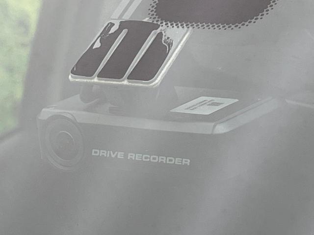 マーチ ニスモ　バックカメラ　禁煙車　ドラレコ　スマートキー　ＥＴＣ　純正１６インチアルミ　オートハイビーム　オートライト　オートエアコン　Ｂｌｕｅｔｏｏｔｈ　ＣＤ　ＤＶＤ再生　フルセグ（4枚目）