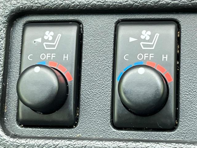 フーガ ３５０ＧＴスポーツパッケージ　メーカー純正ナビ　助手席パワーオットマン　黒革シート　前席シートベンチレーション　運転席ポジションメモリー付きパワーシート　バックカメラ　サイドカメラ　ＥＴＣ　ＨＩＤヘッドライト（4枚目）