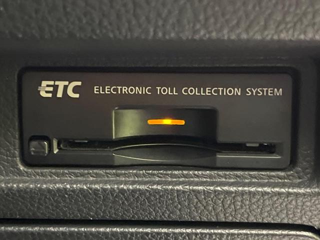 フーガ ３５０ＧＴスポーツパッケージ　メーカー純正ナビ　助手席パワーオットマン　黒革シート　前席シートベンチレーション　運転席ポジションメモリー付きパワーシート　バックカメラ　サイドカメラ　ＥＴＣ　ＨＩＤヘッドライト（7枚目）