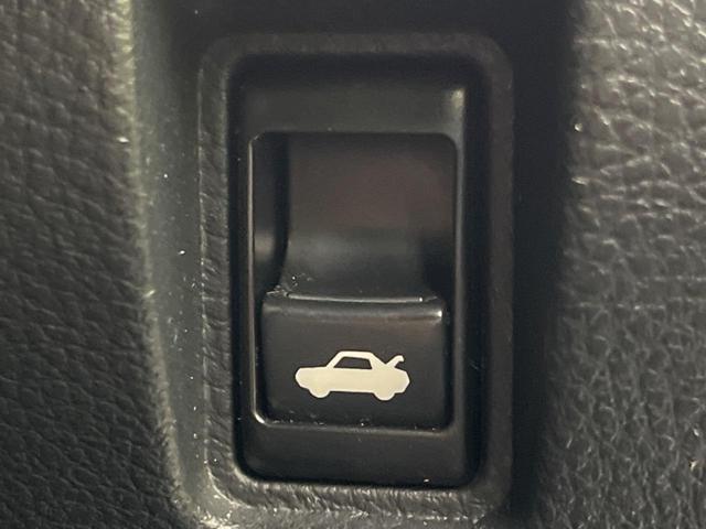 フーガ ３５０ＧＴスポーツパッケージ　メーカー純正ナビ　助手席パワーオットマン　黒革シート　前席シートベンチレーション　運転席ポジションメモリー付きパワーシート　バックカメラ　サイドカメラ　ＥＴＣ　ＨＩＤヘッドライト（40枚目）