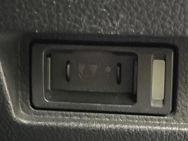 フーガ ３５０ＧＴスポーツパッケージ　メーカー純正ナビ　助手席パワーオットマン　黒革シート　前席シートベンチレーション　運転席ポジションメモリー付きパワーシート　バックカメラ　サイドカメラ　ＥＴＣ　ＨＩＤヘッドライト（41枚目）