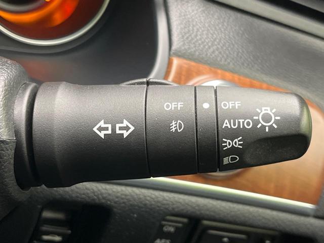 フーガ ３５０ＧＴスポーツパッケージ　メーカー純正ナビ　助手席パワーオットマン　黒革シート　前席シートベンチレーション　運転席ポジションメモリー付きパワーシート　バックカメラ　サイドカメラ　ＥＴＣ　ＨＩＤヘッドライト（42枚目）