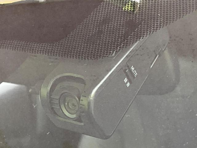 プリウスＰＨＶ Ａレザーパッケージ　モデリスタエアロ　純正１１．６型ナビ　ブラインドスポットモニター　トヨタセーフティセンス　レーダークルーズコントロール　バックカメラ　フルセグ　ＥＴＣ　ドライブレコーダー　前席シートヒーター（24枚目）