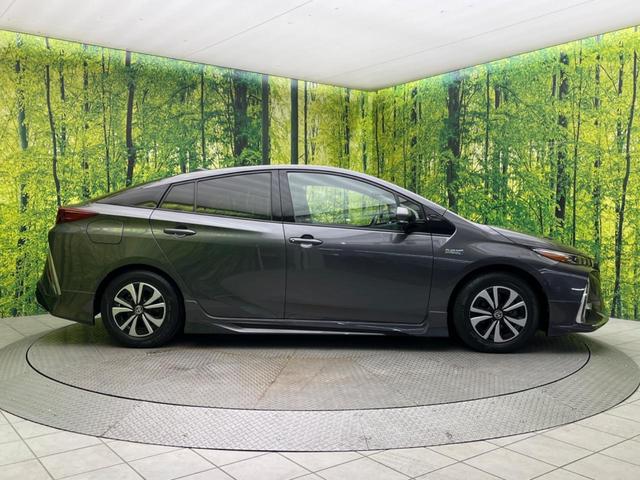 プリウスＰＨＶ Ａレザーパッケージ　モデリスタエアロ　純正１１．６型ナビ　ブラインドスポットモニター　トヨタセーフティセンス　レーダークルーズコントロール　バックカメラ　フルセグ　ＥＴＣ　ドライブレコーダー　前席シートヒーター（59枚目）