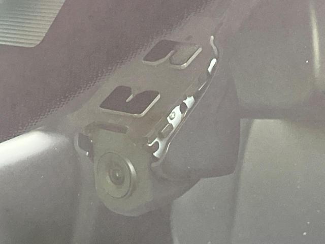 【ドライブレコーダー】安心・安全なカーライフに必須のドライブレコーダーを装備！走行中はもちろん、あおり運転や事故に遭遇した際の状況も映像で記録し、万一のリスクに備えます。