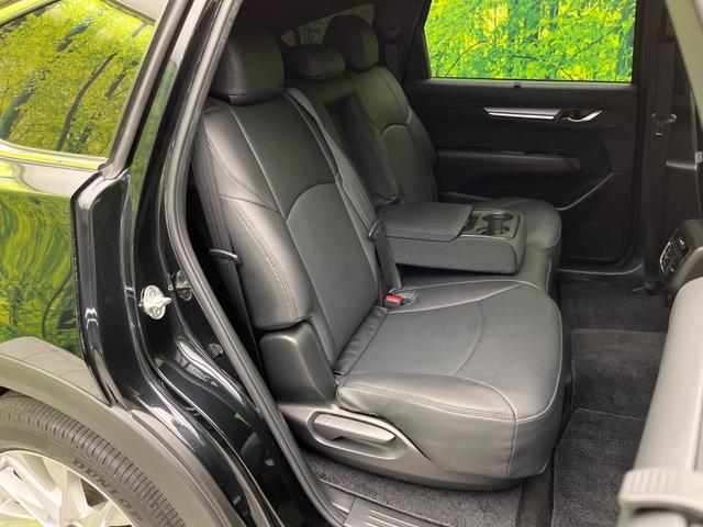 後部座席も気になるようなキズ・汚れやへたり等、大きなダメージはなく、良好な状態です。