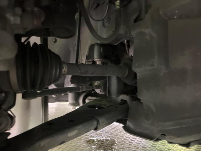 お車を安心してお乗りいただく為には、足回りの定期点検が欠かせません。サービスサポート（有償保証）では無料点検もご提供しており、安心のカーライフをお過ごしいただけるサポート体制が整っています。