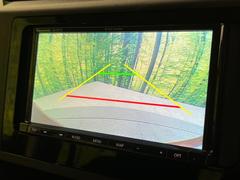 【バックカメラ】駐車時に後方がリアルタイム映像で確認できます。大型商業施設や立体駐車場での駐車時や、夜間のバック時に大活躍！運転スキルに関わらず、今や必須となった装備のひとつです！ 5