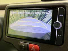 【バックカメラ】駐車時に後方がリアルタイム映像で確認できます。大型商業施設や立体駐車場での駐車時や、夜間のバック時に大活躍！運転スキルに関わらず、今や必須となった装備のひとつです！ 4