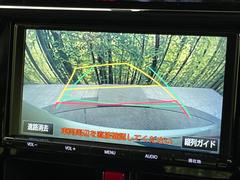 【バックカメラ】駐車時に後方がリアルタイム映像で確認できます。大型商業施設や立体駐車場での駐車時や、夜間のバック時に大活躍！運転スキルに関わらず、今や必須となった装備のひとつです！ 5