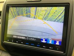 【バックカメラ】駐車時に後方がリアルタイム映像で確認できます。大型商業施設や立体駐車場での駐車時や、夜間のバック時に大活躍！運転スキルに関わらず、今や必須となった装備のひとつです！ 6