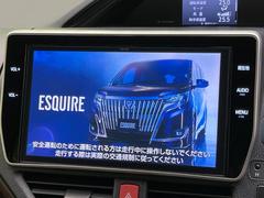 【メーカー純正ナビ】インテリアに溶け込むスタイリッシュな「専用設計」メーカーナビを装備♪視認性や操作性など基本性能にも優れ、より上質なカーライフをお楽しみいただけます。 3