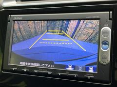 【バックカメラ】駐車時に後方がリアルタイム映像で確認できます。大型商業施設や立体駐車場での駐車時や、夜間のバック時に大活躍！運転スキルに関わらず、今や必須となった装備のひとつです！ 4