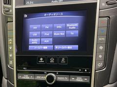 【メーカー純正ナビ】インテリアに溶け込むスタイリッシュな「専用設計」メーカーナビを装備♪視認性や操作性など基本性能にも優れ、より上質なカーライフをお楽しみいただけます。 4