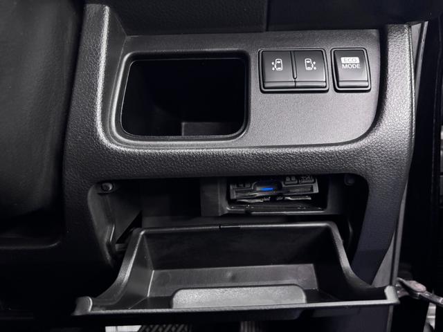 セレナ ハイウェイスター S-ハイブリッド エアロモード ワンタッチ両側電動スライドドア・純正ナビ(HM512D-W)・バックモニター・フルセグTV・DVD再生・Bluetooth・エアロ・ETC・ドラレコ・オートライト・キセノン・革巻ハンドル(30枚目)