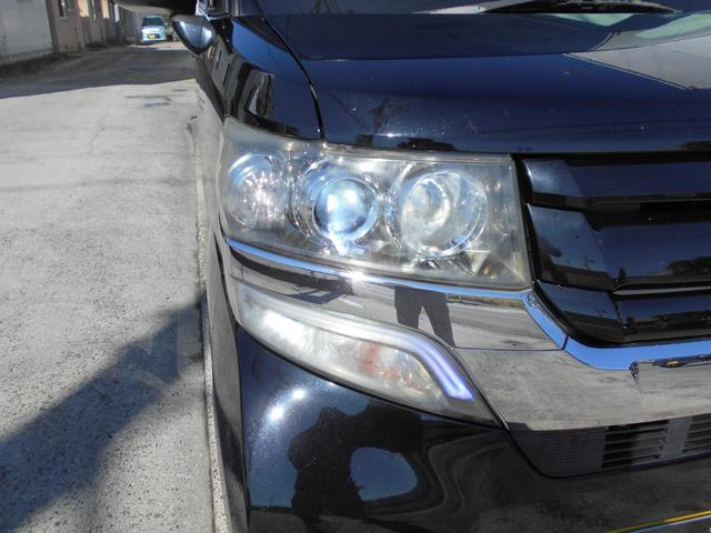 キセノンヘッドライトで視界も明るいです。