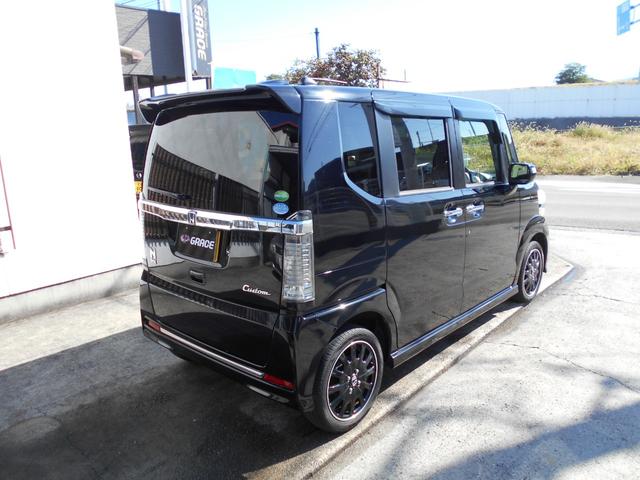 Ｈ２８年式　Ｎ−ＢＯＸカスタム　ターボＳＳブラックスタイルパッケージ４ＷＤ　入荷しました。両側電動スライドドア　純正ＳＤナビＴＶ　フルセグ　ＤＶＤ再生　バックモニター　ＥＴＣ　全国納車可能です。
