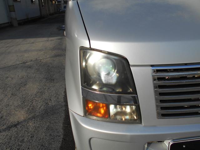 キセノンヘッドライトで視界も明るいです。