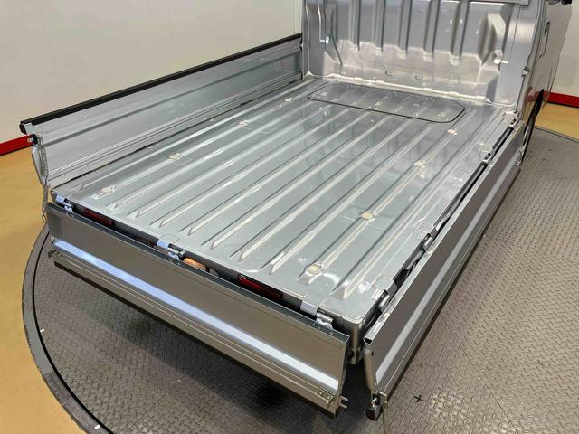 ハイゼットトラック スタンダード　ＣＤチューナー　衝突被害軽減システム　クリアランスソナー　オートライト　オートハイビーム（25枚目）