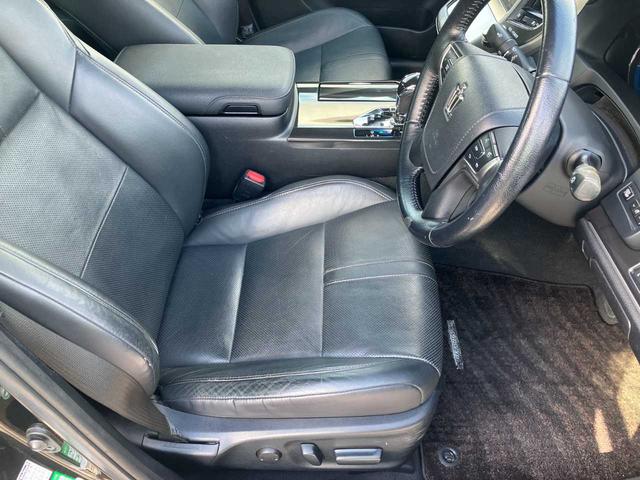 クラウンハイブリッド アスリートS レザーシート/純正HDDナビ/フルセグ/Bluetoothオーディオ/DVD・CD/バックカメラ/シートエアコン/スマートキー2個/純正17インチAW/取扱説明書/ナビ取扱説明書(16枚目)