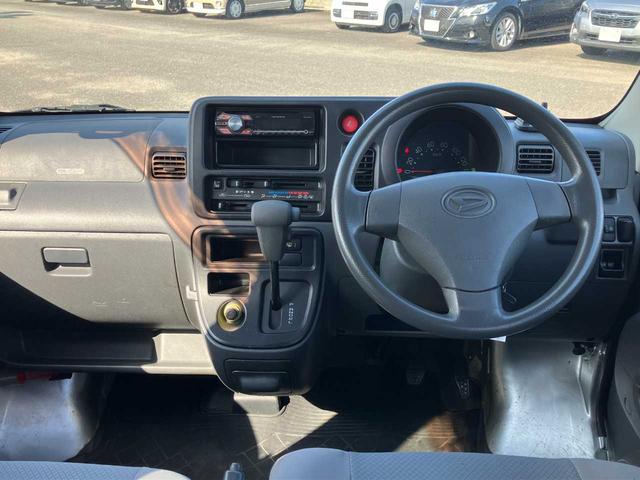 ハイゼットカーゴ ＤＸ　社外１２インチＡＷ／両側スライドドア／ＰＳ・ＰＷ・ＡＣ／ＣＤ再生／ＡＭ・ＦＭ再生／純正フロアマット・ドアバイザー（2枚目）