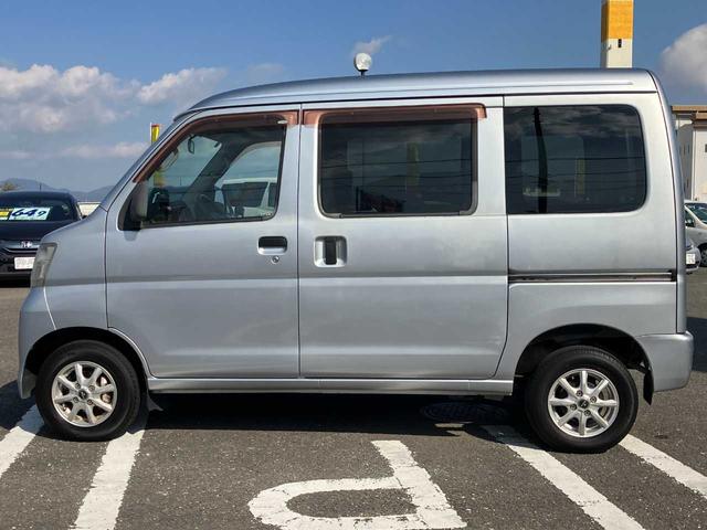 ハイゼットカーゴ ＤＸ　社外１２インチＡＷ／両側スライドドア／ＰＳ・ＰＷ・ＡＣ／ＣＤ再生／ＡＭ・ＦＭ再生／純正フロアマット・ドアバイザー（8枚目）